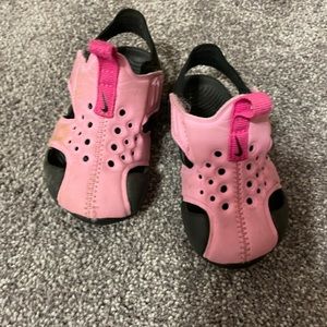 Nike girls sandals
